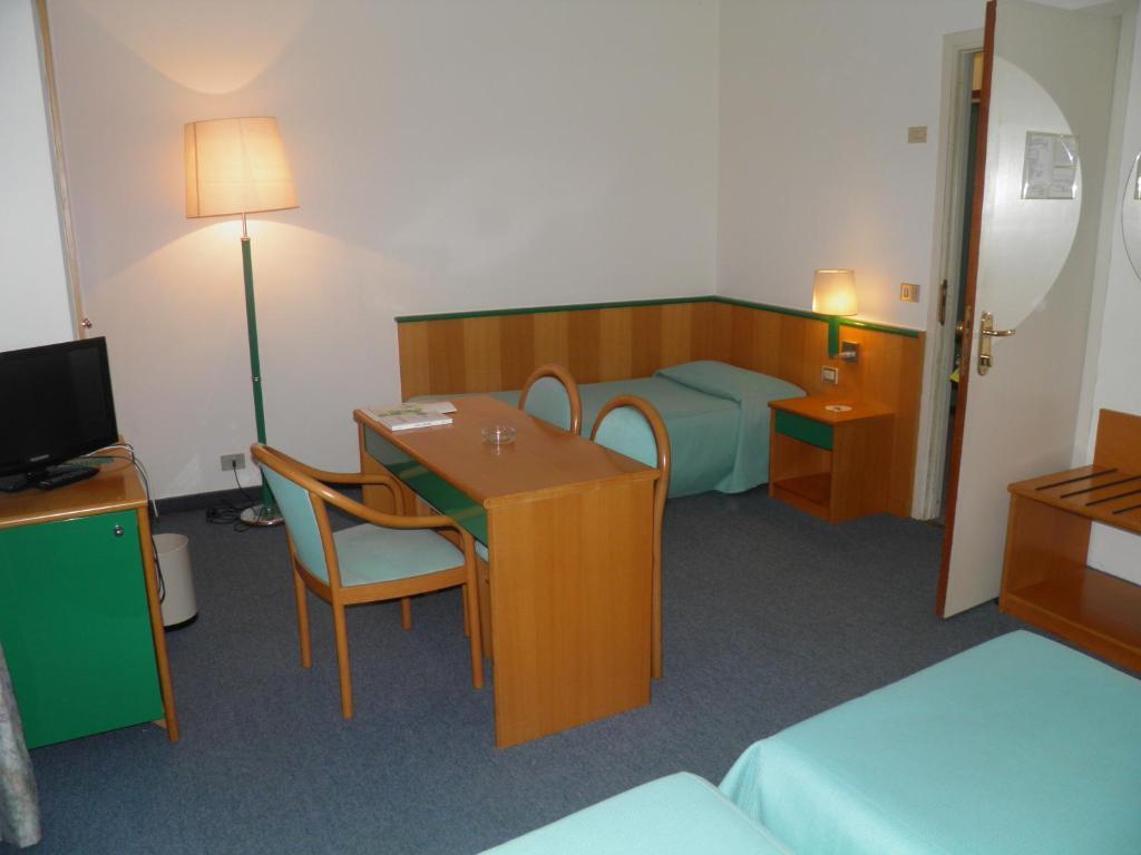 Hotel Ramoverde Borgomanero Habitación foto